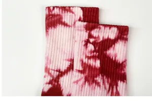 Calze in cotone tie-dye, stile hip-hop da strada, comodi polsini a coste resistenti.