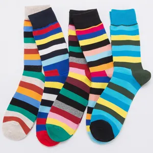 Calcetines casuales de algodón a rayas de colores para hombres cómodos y de moda