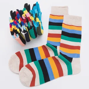 Calcetines de algodón a rayas de colores para hombres estilo casual transpirable moda cómoda