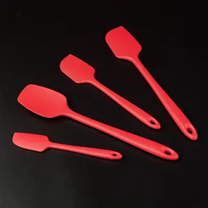 Détails de l'ensemble de spatules en silicone, ustensiles de pâtisserie rouges pour la crème.