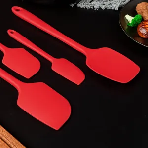 Ensemble de spatules en silicone rouge pour pâtisserie, raclette à crème et ustensiles de cuisine.