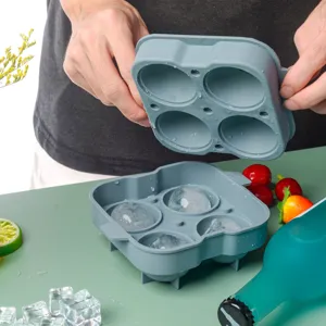 Stampo per ghiaccio in silicone con coperchio, creatore di cubetti per whisky e bevande.