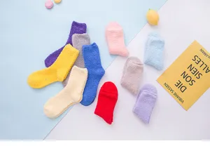 Gemütliche Damen Korallenfleece Wintersocken, weiche dicke flauschige Haussocken Detail.