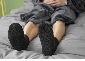 Herren Winter dicke Korallenfleece warme Schlafsocken, weiche einfarbige Kuschelsocken.