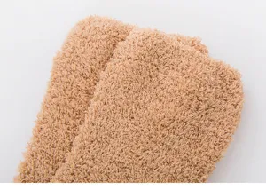 Flauschige Korallenfleece-Socken Winter warm einfarbig Hausschuhe Schlaf-Bodensocken Detail