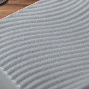 Stampo da forno in silicone texture ondulata primo piano dettaglio superficie cucina
