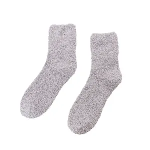 Gemütliche Winter Korallenfleece Flauschsocken für einen warmen Komfort zu Hause.