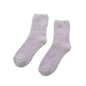 Einfarbige flauschige Thermosocken für Damen, dicke kuschelige Wintersocken im Haus.