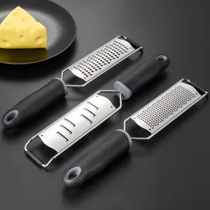Grattugia da cucina in acciaio inossidabile per formaggio e limone con lame affilate pratiche.