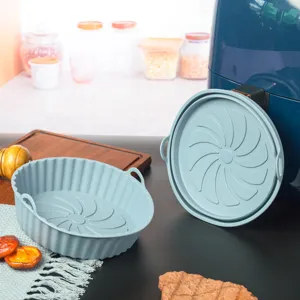 Silikon Heissluftfritteuse Matte Detail mit spiralförmigem Boden und praktischen Griffen.