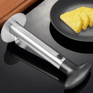 Vide-ananas trancheur en acier inoxydable accessoire de cuisine avec poignée ergonomique.