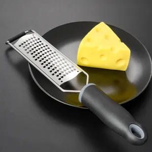 Grattugia per formaggio in acciaio inossidabile con manico nero zester da cucina utile