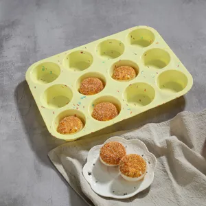 Stampo in silicone per 12 muffin con granelli colorati per dolci fatti in casa e deliziosi budini.