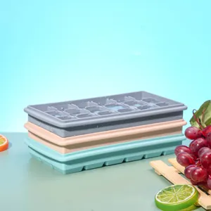 Moule a glacons flexible en silicone pour refrigerateur et congelateur vue de detail.