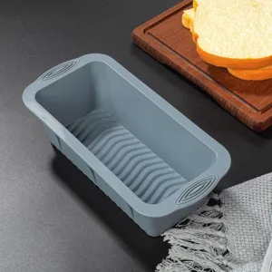 Moule a pain en silicone gris pour cuisson, bac rectangulaire a gateau ondule.