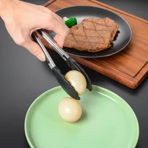 Pinza da cucina in acciaio inossidabile con punte in silicone per cucinare e grigliare.