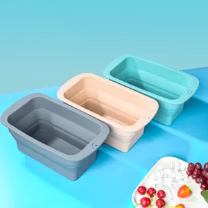 Grand bac à glaçons et moule en silicone pliable vue de détail en trois couleurs.