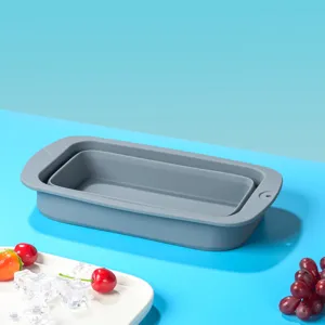 Grand bac à glaçons en silicone pliable de couleur grise moule de cuisine vue détaillée