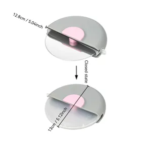 Edelstahl Pizzaschneider mit Schutzhuelle Rollmesser Kueche Backen Gadget Detailansicht