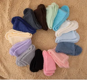 Gemütliche kuschelige Korallenfleece Wintersocken in vielen bunten Farben für warme Füße zuhause.