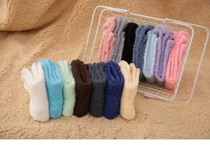Winter einfarbig Korallenfleece verdickte kuschelige Schlafsocken Wadensocken Detailansicht.