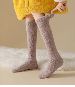 Calcetines altos de forro polar coral grueso para mujer, calcetines de invierno suaves.