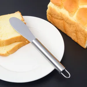 Edelstahl Butterstreichmesser mit Sägezahnkante und Aufhängering für Brotoast Bäckerei.