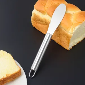 Edelstahl Butterstreicher Detailaufnahme mit glatter Klinge und komfortablem Griffdesign.