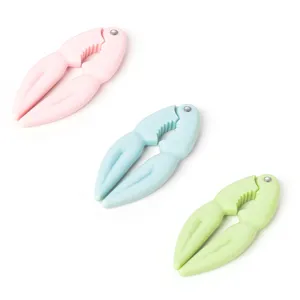 Ensemble casse-noix pince crabe plastique rose bleu vert pour cuisine vue principale