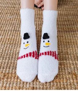 Calze tubolari medie in pile corallo con pupazzo di neve carino per inverno e sonno a casa.