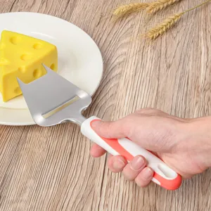 Affettaformaggio in acciaio inossidabile con manico ergonomico, perfetto strumento da cucina.