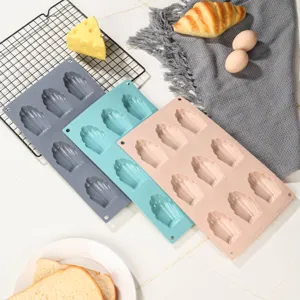Detailaufnahme der Silikonbackform mit neun Muschelkavitäten zum Backen von Gebäck.