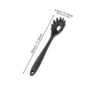 Gedetailleerd overzicht van de zwarte siliconen spaghettilepel met afmetingen voor de keuken.