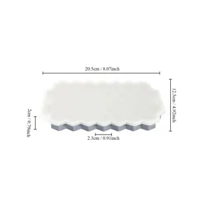 Silikon Eiswürfelform Detailansicht mit Wabenstruktur und genauen Produktabmessungen.