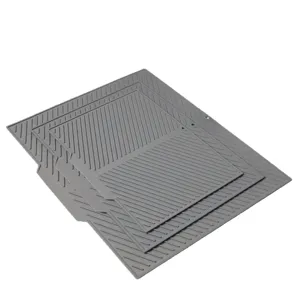 Graue Silikon Abtropfmatte mit Rillen für Geschirr und Tassen, hitzebeständige Küchenmatte.