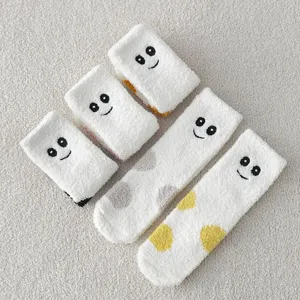 Winterliche dicke Korallenfleece Socken mit süssem bestickten Smiley Gesicht, kuschelig warm.