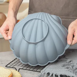 Vue détaillée du grand moule à gâteau en silicone coquillage pour pâtisserie et mousse.
