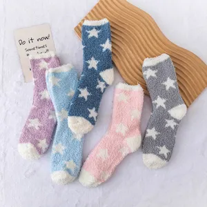 Chaussettes de Sommeil en Polaire Corail Épaissie d'Hiver Motif Étoile à Cinq Branches Chaussettes de Maison Chaudes Neige Douillettes