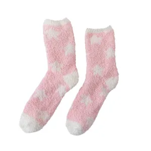 Chaussettes d'hiver duveteuses en polaire corail rose avec motif d'étoiles blanches douillettes