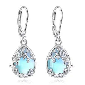 Pendientes colgantes de plata con piedra de luna y diseño de vid, accesorio de joyería elegante.