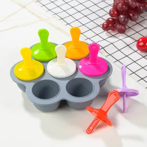 Moule à glace en silicone à 7 trous pour bébé avec poignées colorées vue détaillée