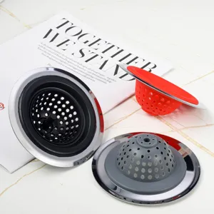 Passoire d'évier en acier inoxydable avec filet silicone, détail filtre de cuisine.