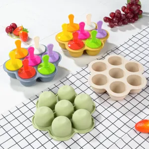 Détails des moules à glaçons et esquimaux en silicone à 7 trous avec couvercles colorés.