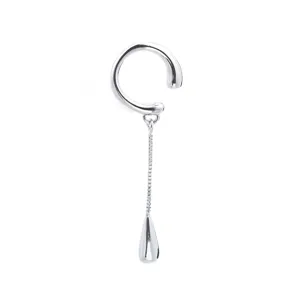 Élégante manchette d'oreille argentée avec chaîne et pendentif goutte, clip sans perçage.