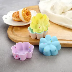 Stampi per cupcake e muffin in silicone a forma di fiore, colorati per gelatina.