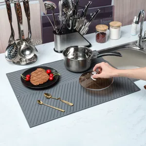 Grand tapis d'égouttage en silicone pour comptoir de cuisine, résistant à la chaleur.