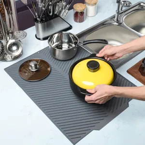 Grand tapis d'égouttage de cuisine en silicone résistant à la chaleur pour comptoir.