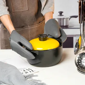 Heat-resistant silicone pinch mitts for kitchen cooking, baking, and hot pots safely.