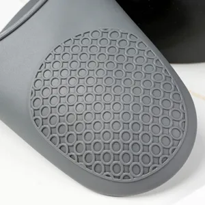 Heat-resistant silicone oven mitt detail, non-slip textured kitchen baking tool, grey