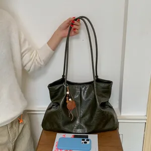 Retro dark green leather tote bag, elegant large capacity shoulder bag detail showcase.